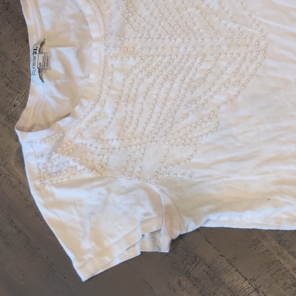 Forever 21 beaded t-shirt - Picture 3 of 3